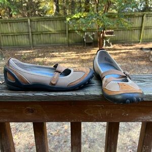 Privo Brown and Tan Flats